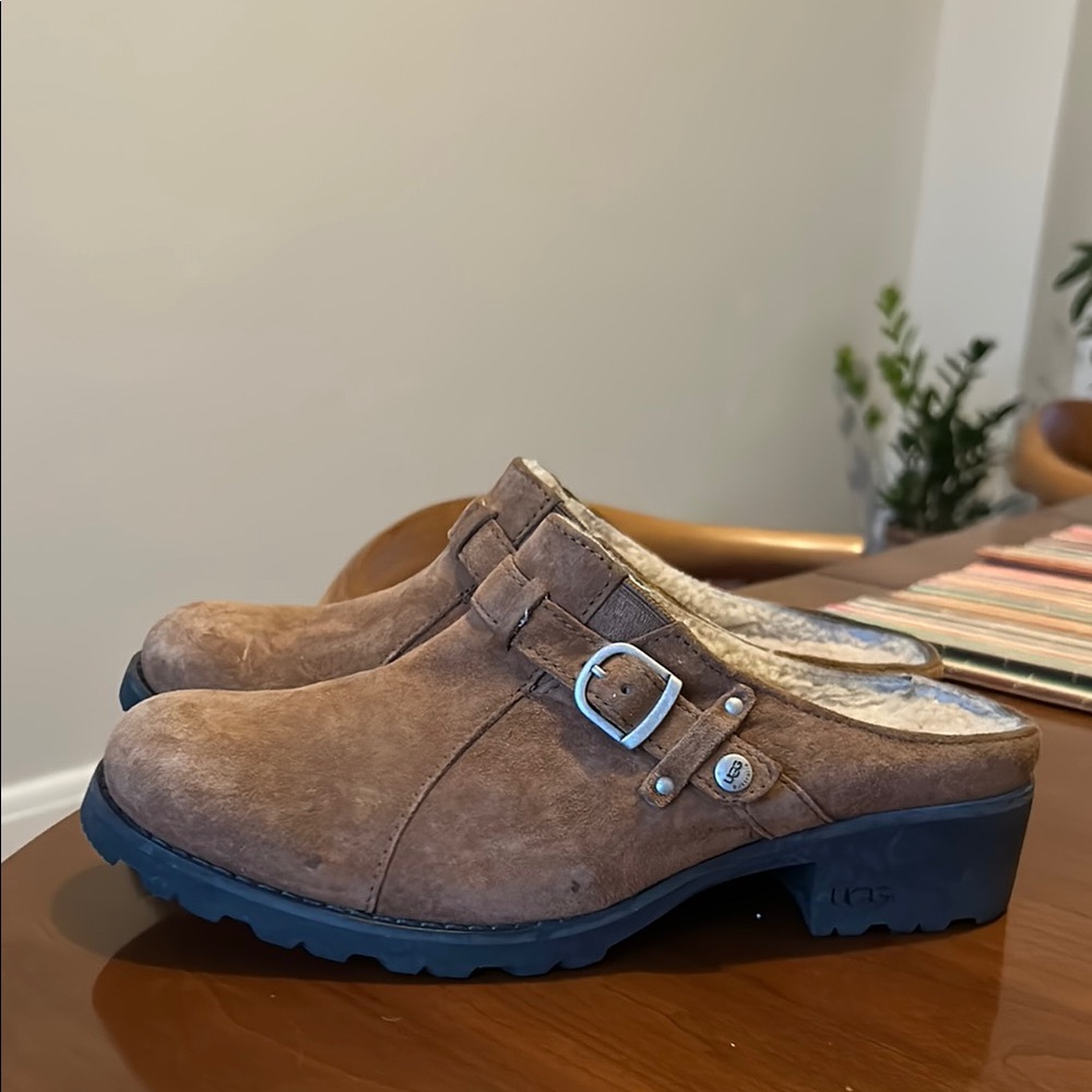 UGG Lila Brown Suede mules